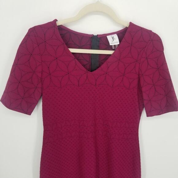 3/$25 Julia Jordan Textured Floral Bodycon Dress 4 Fitted Short Sleeve Berry Red - Picture 4 of 7
